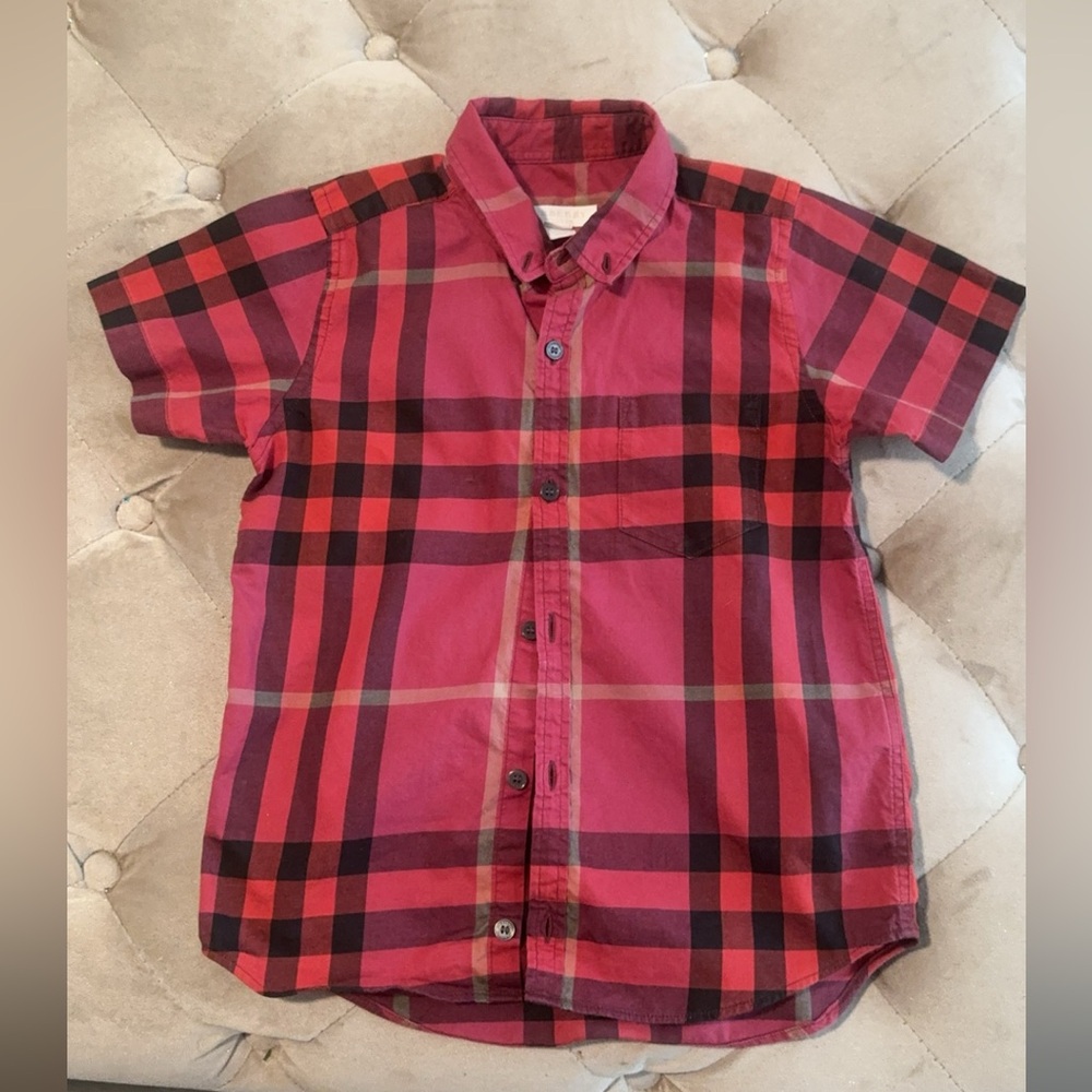 Size 6y great condition red button up collar burberry shirt